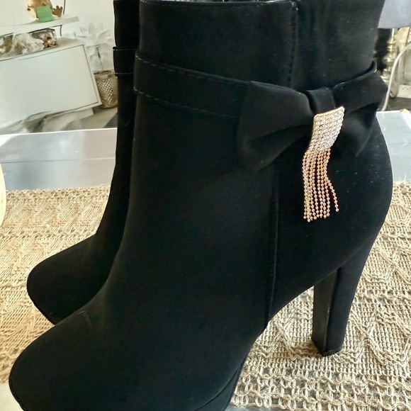 Forever Elegant Black Ankle Boots with Bow and Rhinestone Accents NWOT - Picture 1 of 7